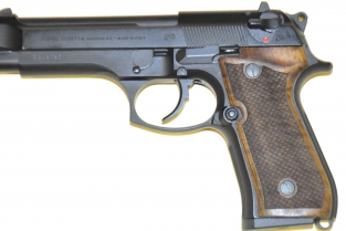 Beretta 92 grips flakes